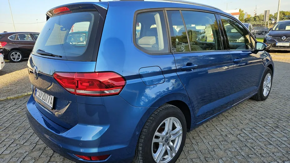 VOLKSWAGEN Touran -