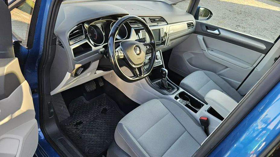 VOLKSWAGEN Touran -