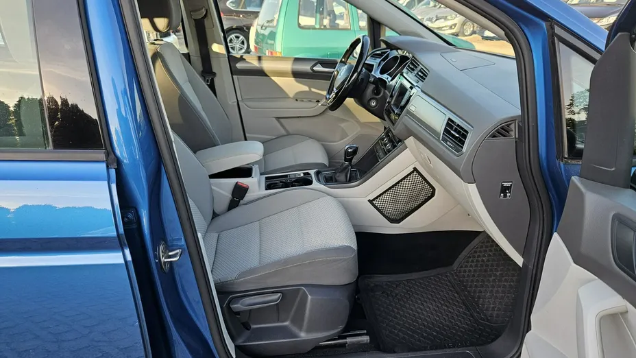VOLKSWAGEN Touran -