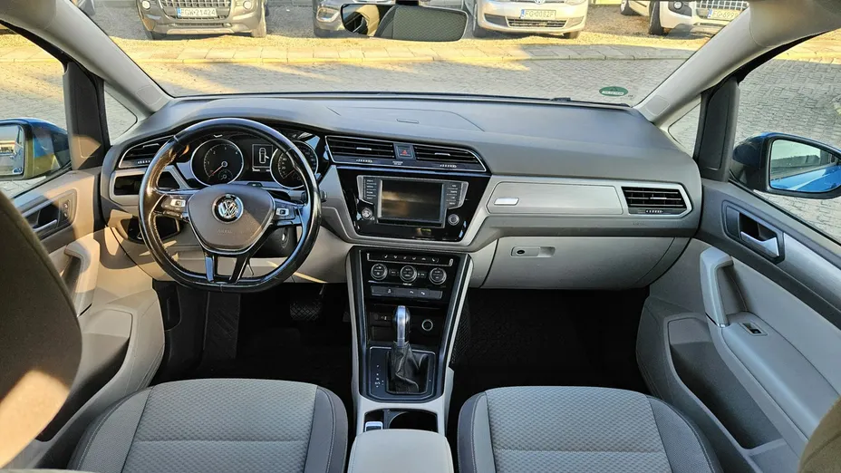VOLKSWAGEN Touran -