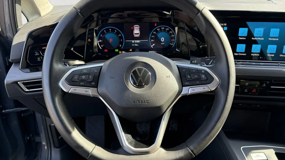 VOLKSWAGEN Golf -