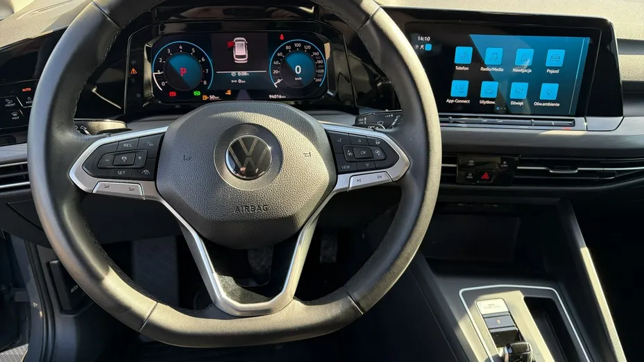VOLKSWAGEN Golf -