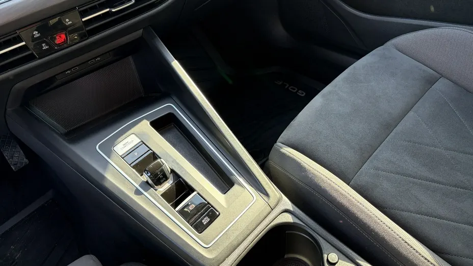 VOLKSWAGEN Golf -