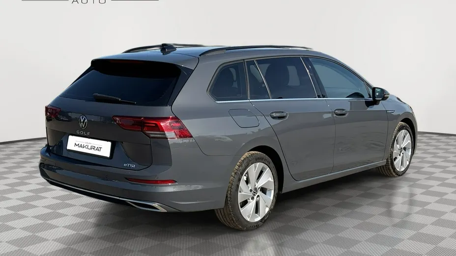 VOLKSWAGEN Golf -