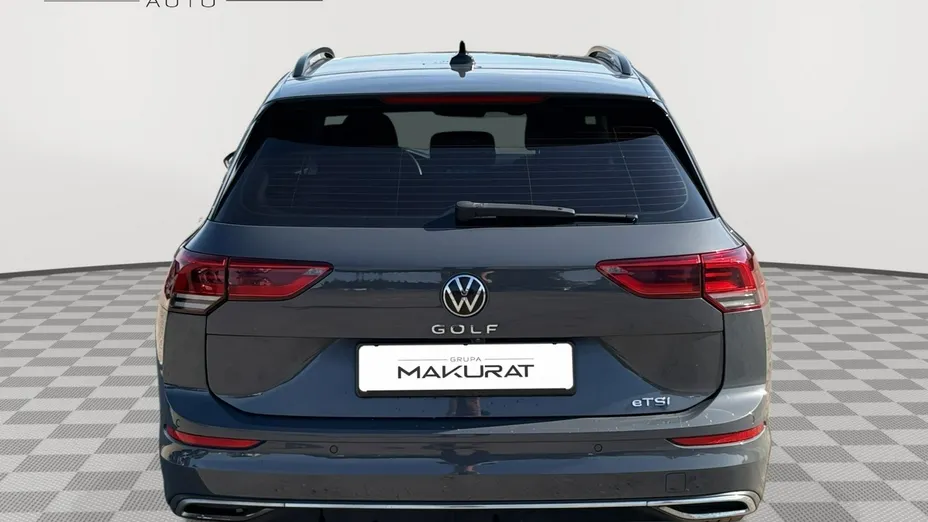 VOLKSWAGEN Golf -