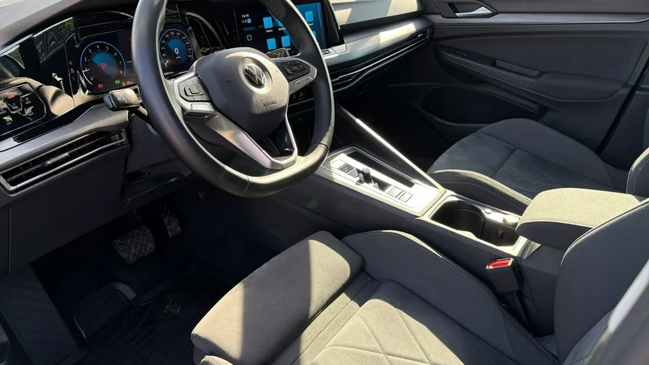 VOLKSWAGEN Golf -