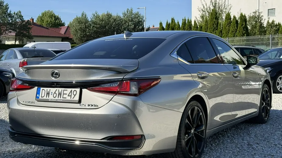 LEXUS ES -