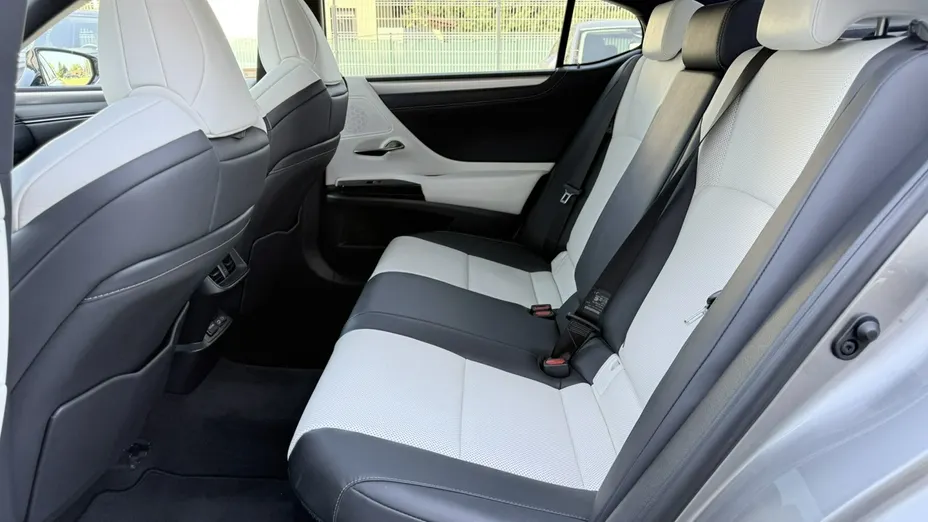 LEXUS ES -