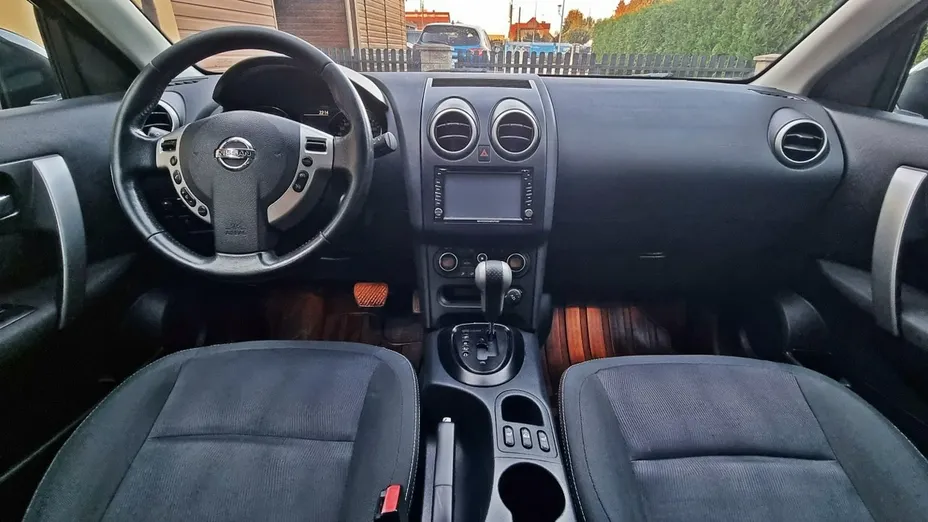 NISSAN Qashqai -