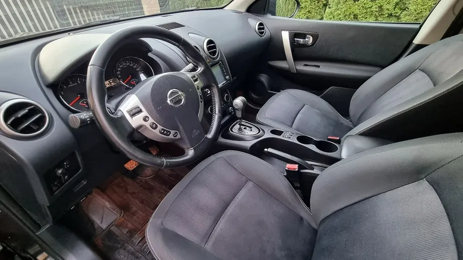 NISSAN Qashqai -