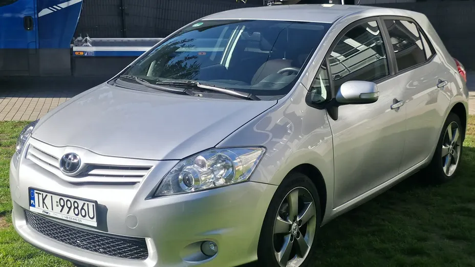 TOYOTA Auris -