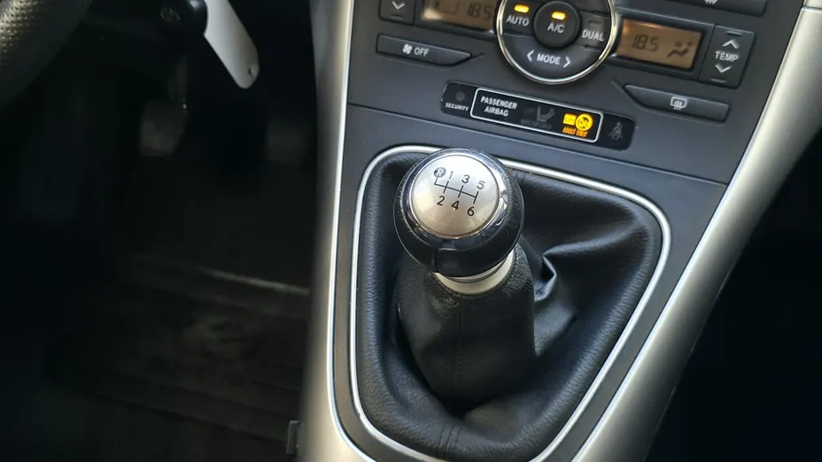 TOYOTA Auris -