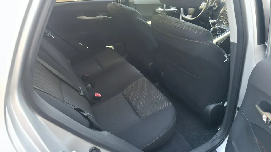 TOYOTA Auris -