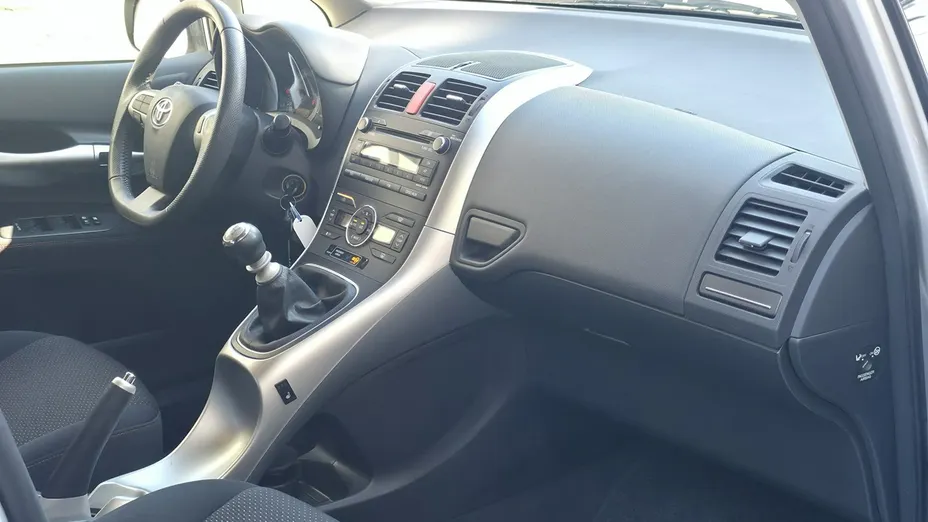 TOYOTA Auris -