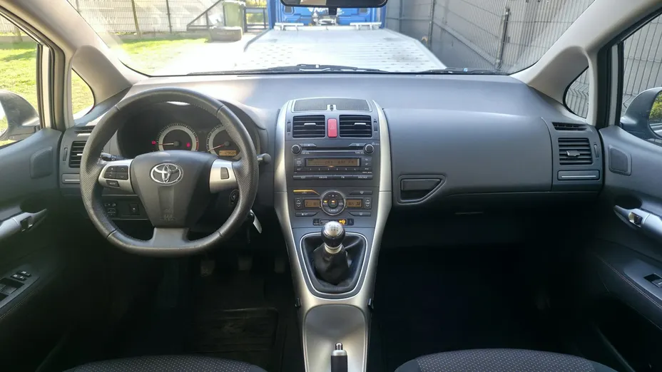 TOYOTA Auris -