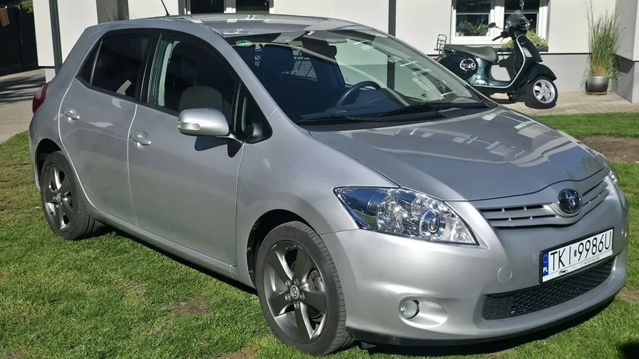 TOYOTA Auris -