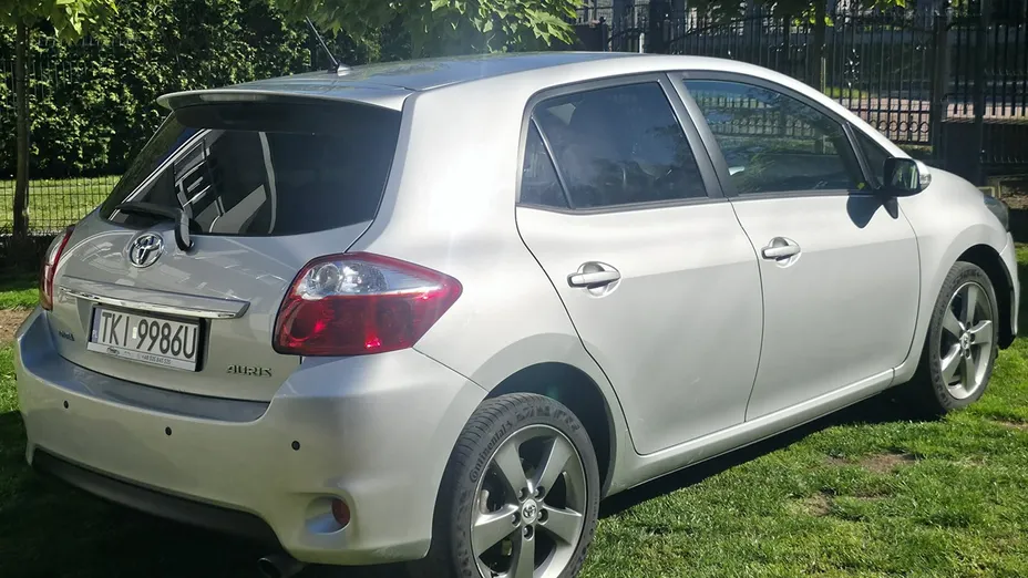 TOYOTA Auris -