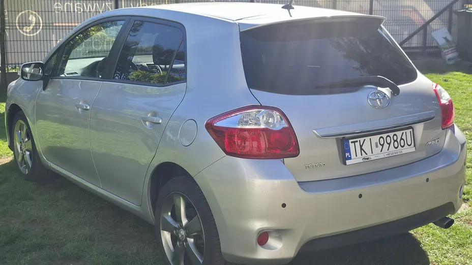 TOYOTA Auris -