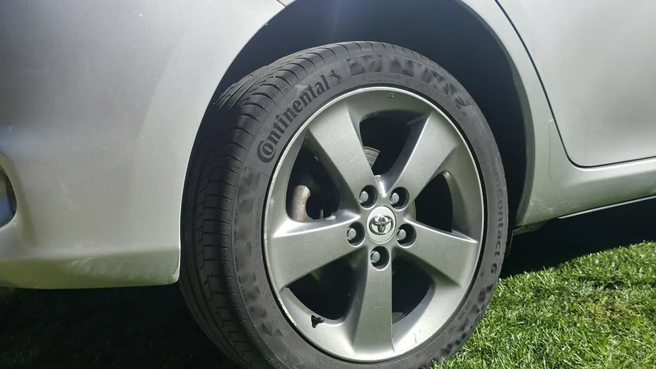 TOYOTA Auris -