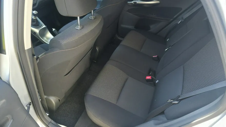 TOYOTA Auris -