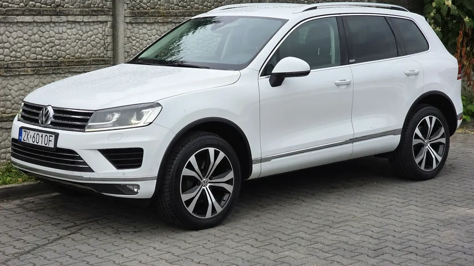 VOLKSWAGEN Touareg -