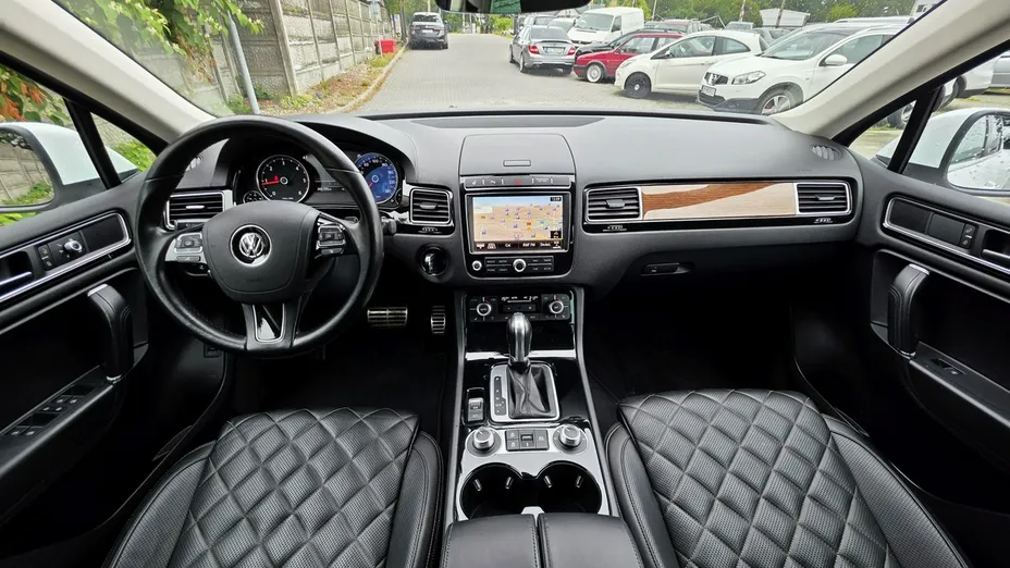 VOLKSWAGEN Touareg -