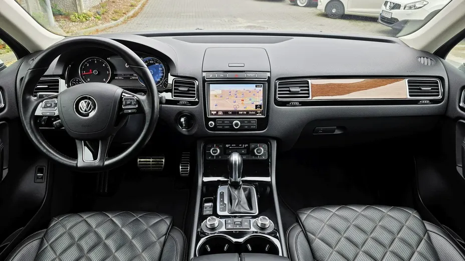 VOLKSWAGEN Touareg -