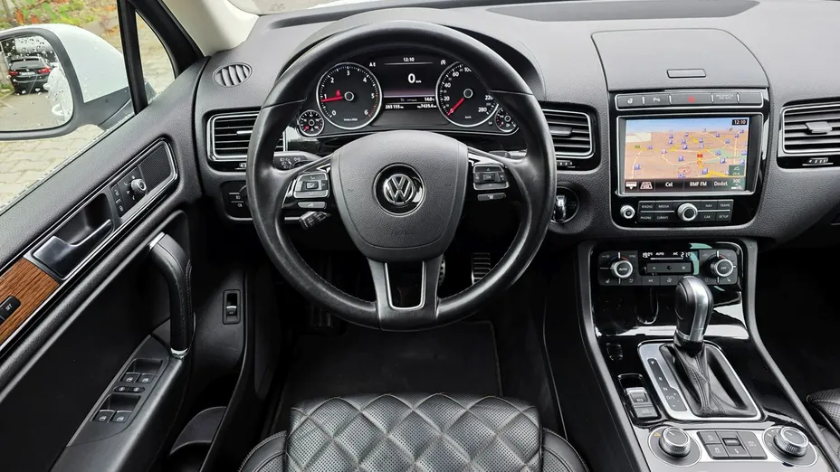 VOLKSWAGEN Touareg -