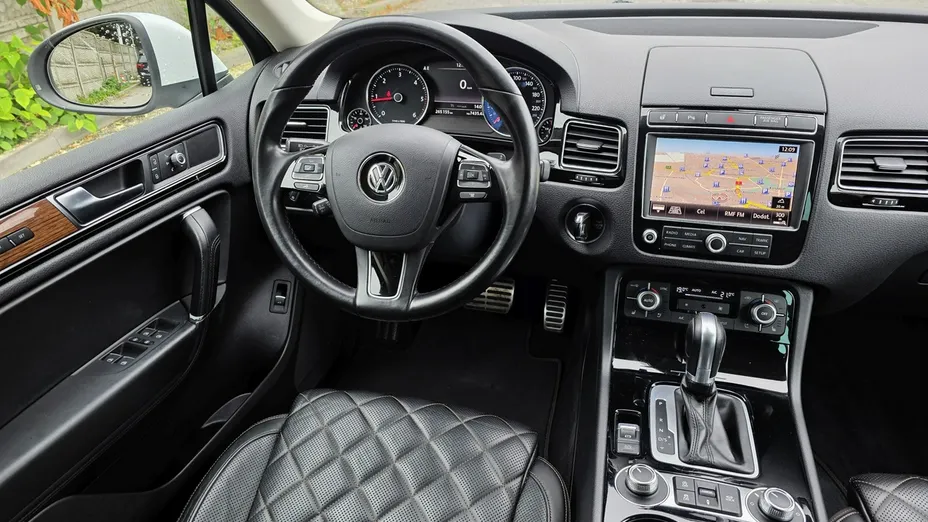 VOLKSWAGEN Touareg -