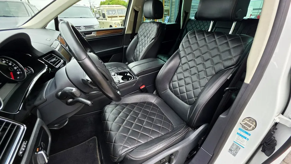 VOLKSWAGEN Touareg -