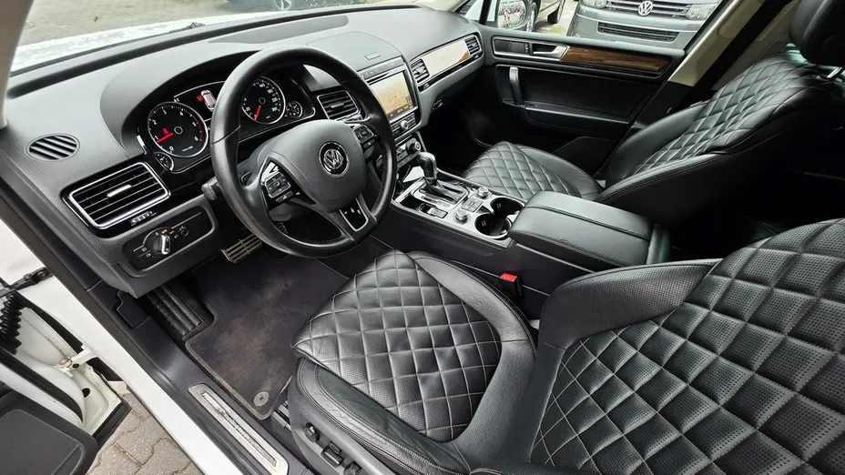 VOLKSWAGEN Touareg -