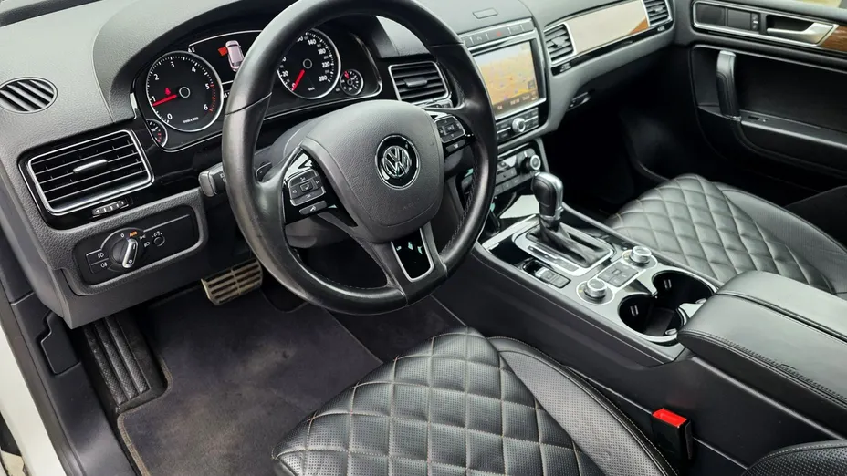 VOLKSWAGEN Touareg -