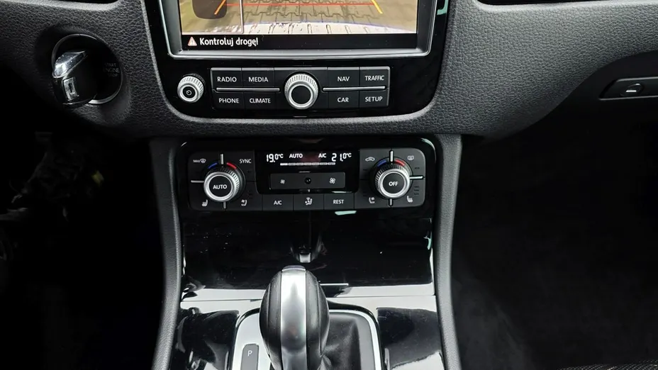 VOLKSWAGEN Touareg -