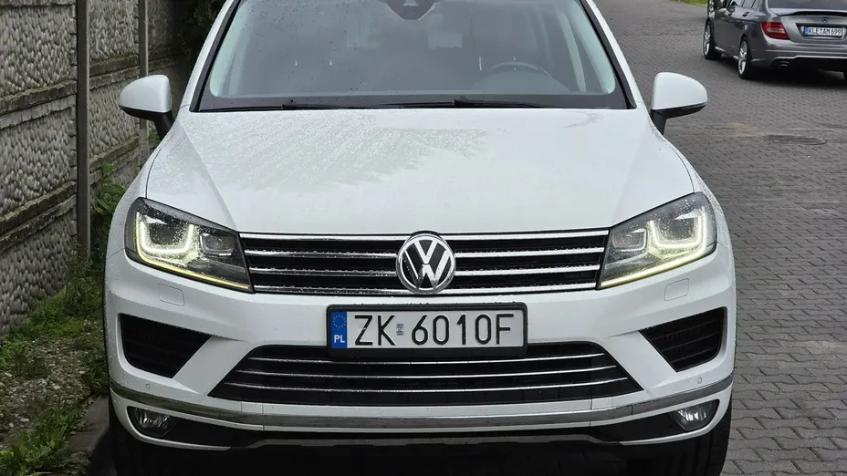 VOLKSWAGEN Touareg -