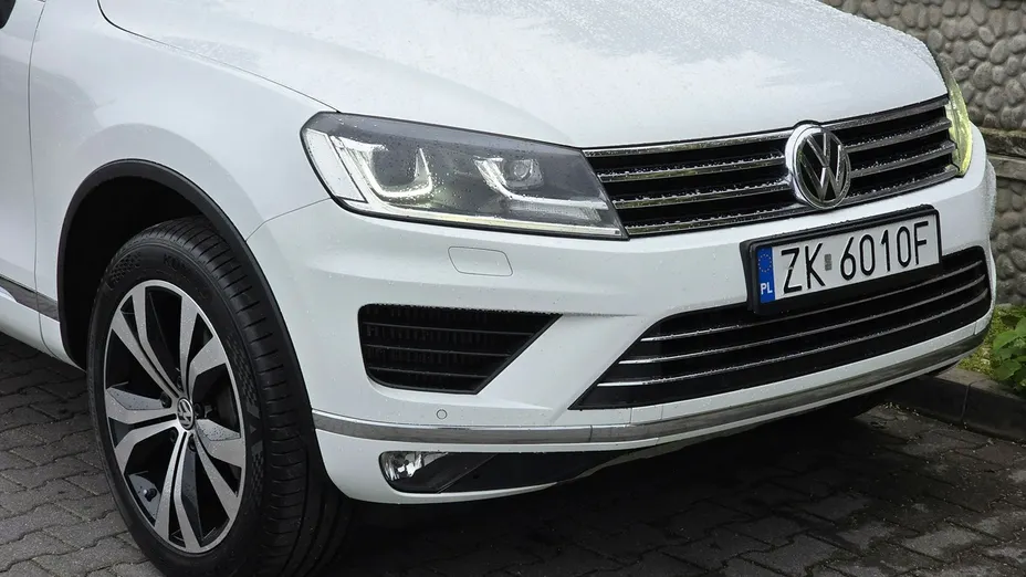 VOLKSWAGEN Touareg -