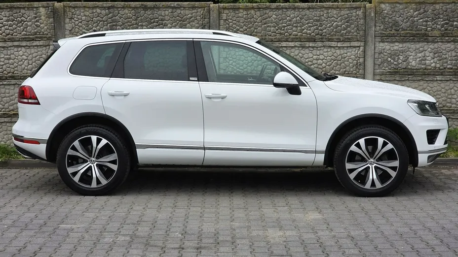 VOLKSWAGEN Touareg -