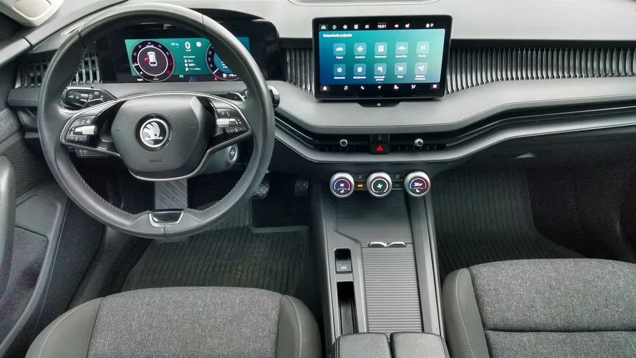 SKODA Superb -