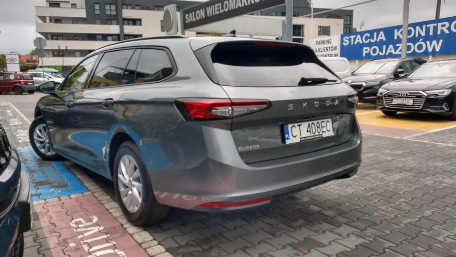 SKODA Superb -