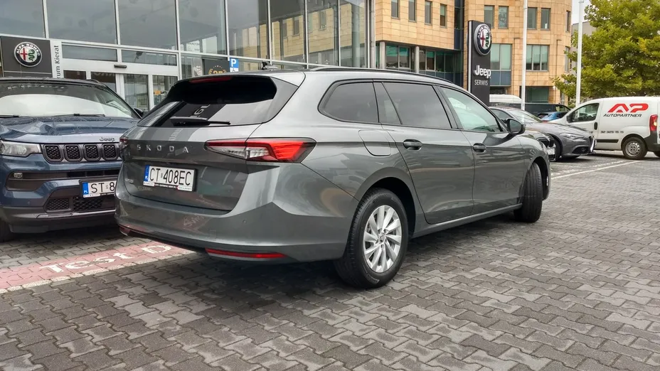 SKODA Superb -