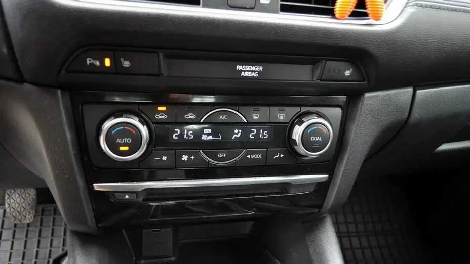 MAZDA 6 -
