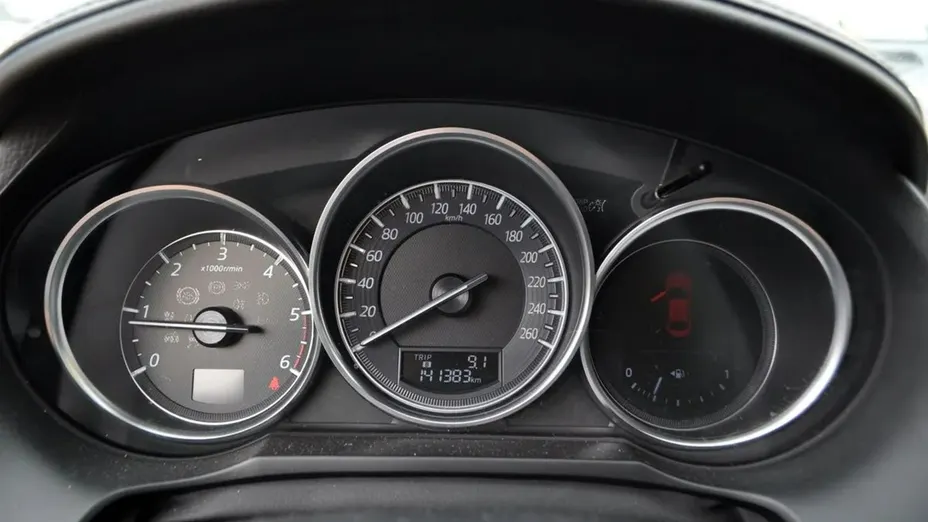 MAZDA 6 -