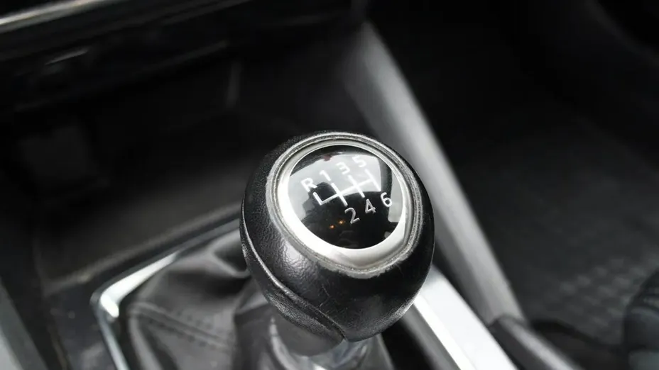 MAZDA 6 -