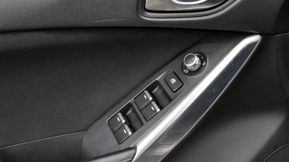 MAZDA 6 -