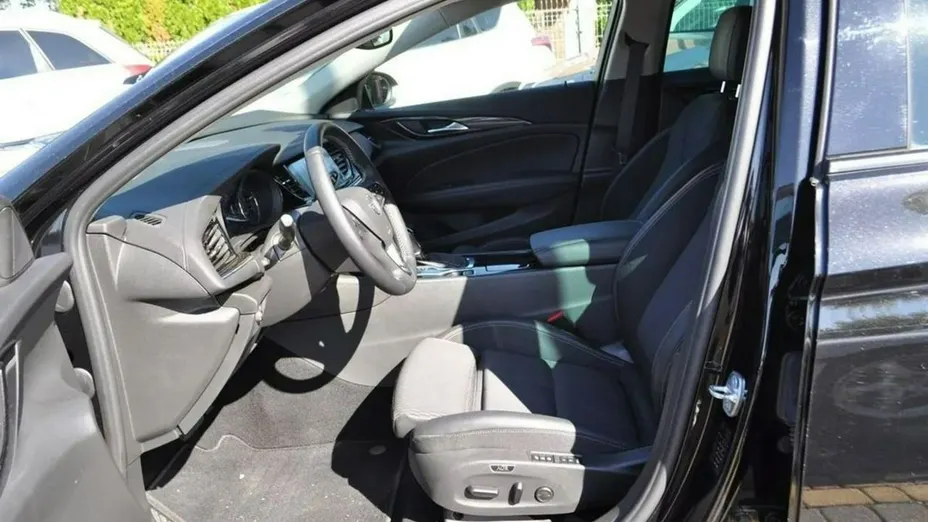 OPEL Insignia -