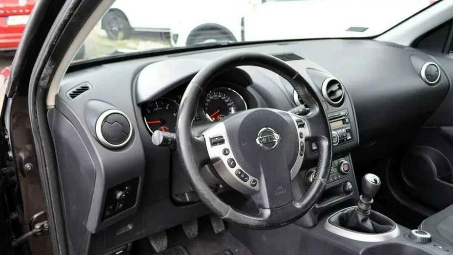 NISSAN Qashqai -