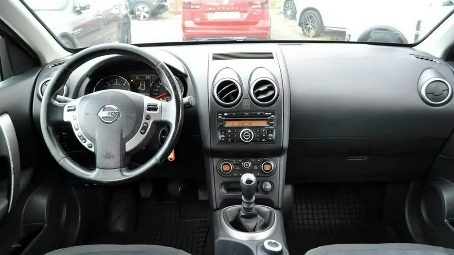 NISSAN Qashqai -
