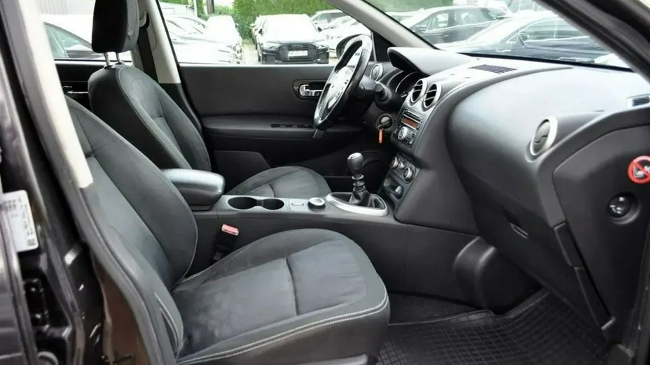 NISSAN Qashqai -