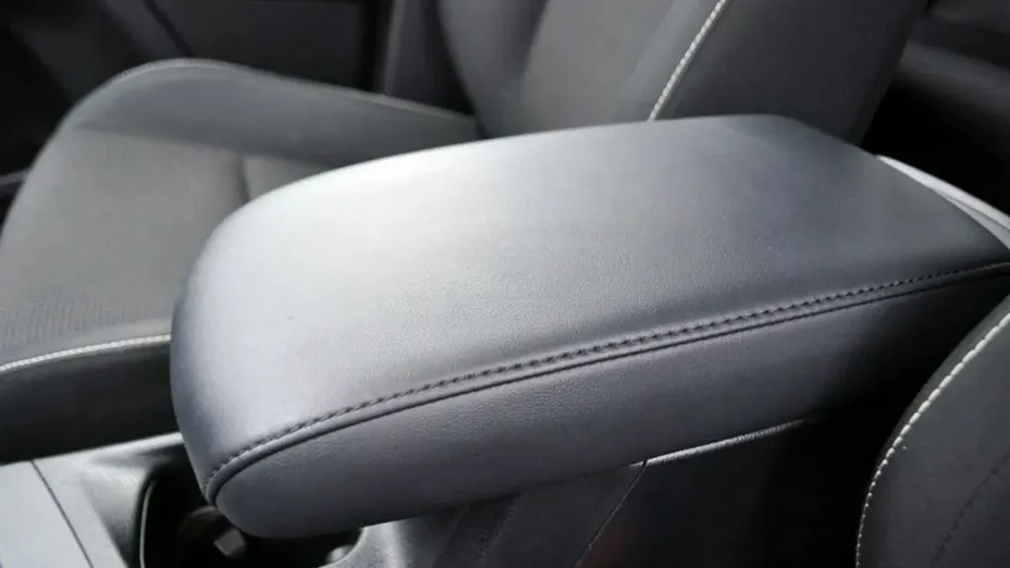 TOYOTA RAV4 -
