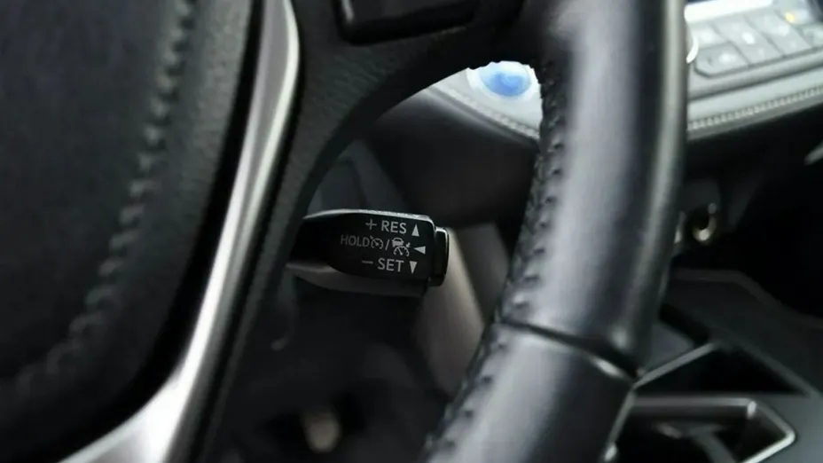 TOYOTA RAV4 -