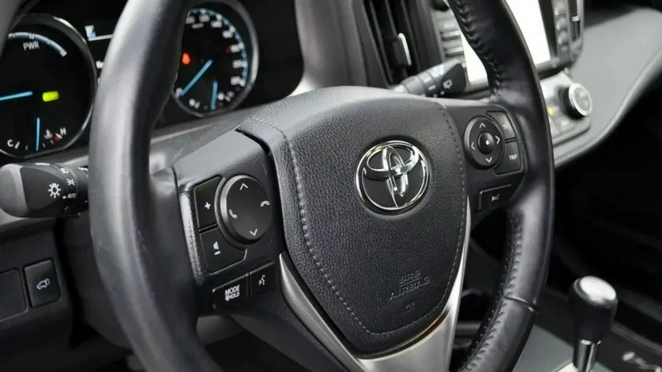 TOYOTA RAV4 -